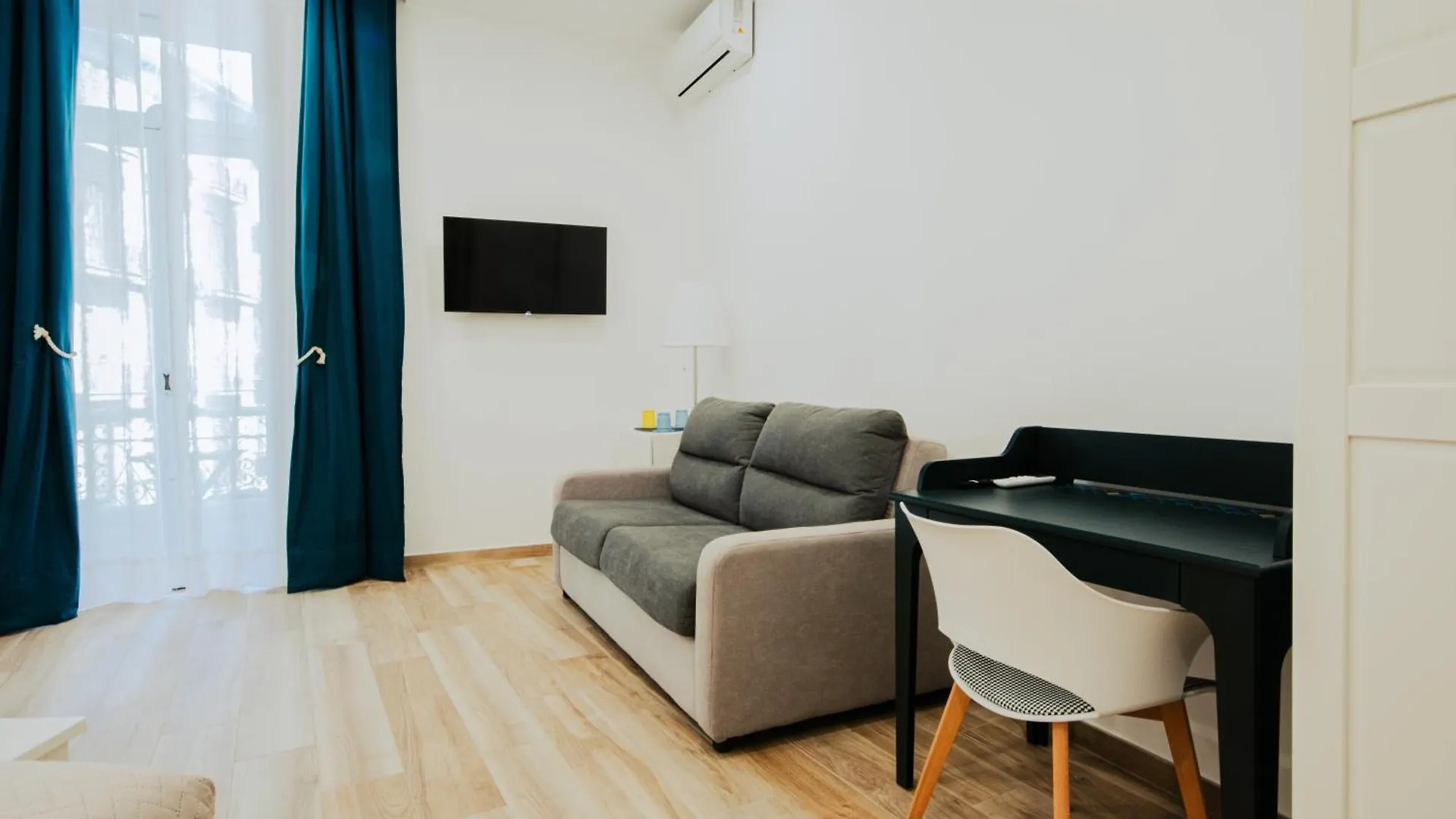 B&B Lara'S Home By I Borbone Naples